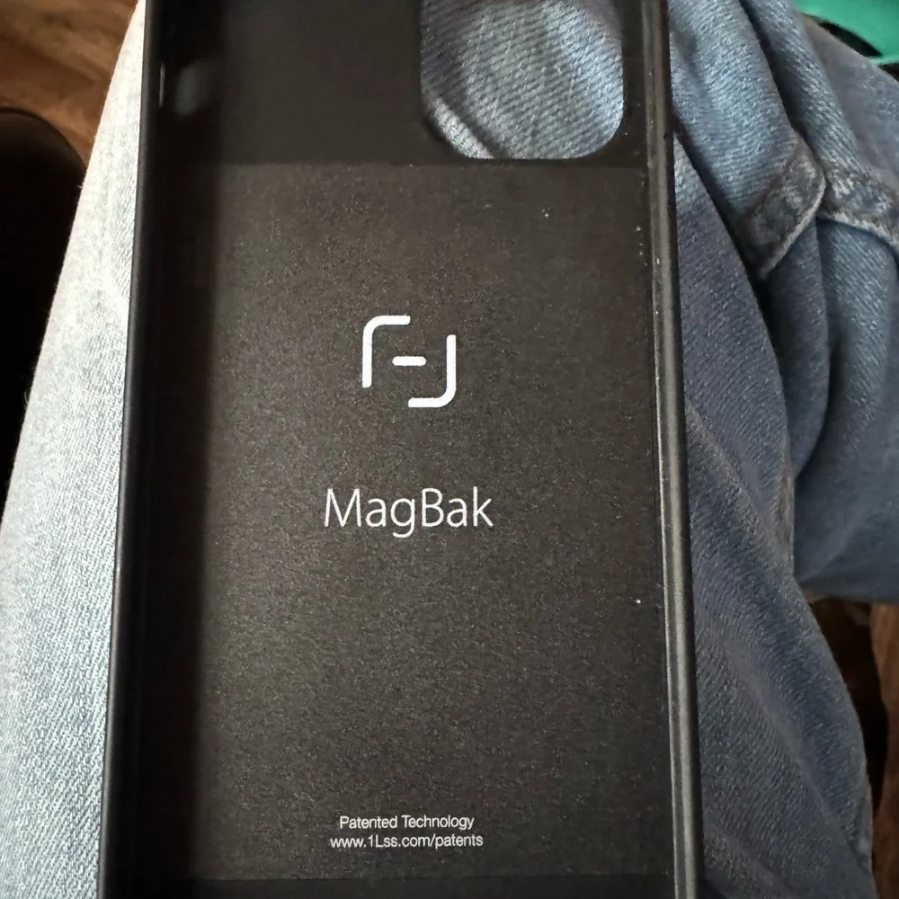 Magbak case & wallet/cardholder. Like new. Black.